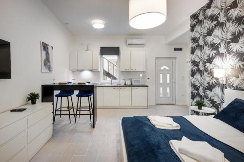 Modern Stay in Authentic Central Area - image 12