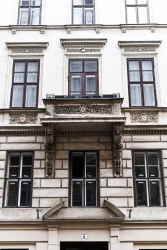 Very central apartment close to Basilica - image 14