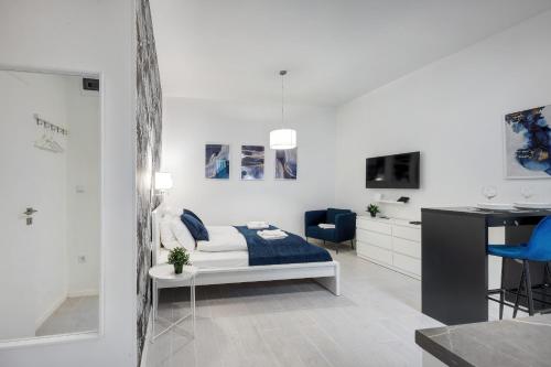 Modern Stay in Authentic Central Area - image 2