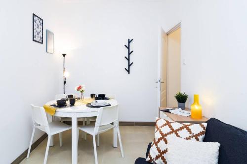 Very central apartment close to Basilica - image 9