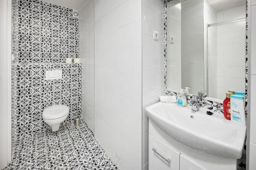 Modern Stay in Authentic Central Area - image 8