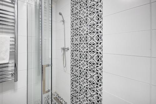 Modern Stay in Authentic Central Area - image 11