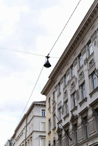 Very central apartment close to Basilica - image 11