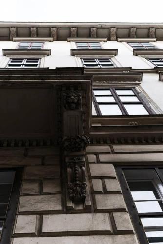 Very central apartment close to Basilica - image 4