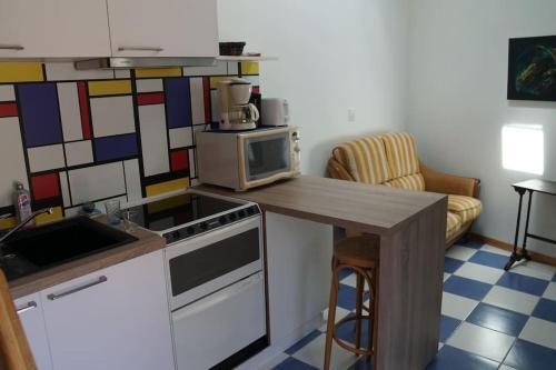 virtuve, Gîte Coco Studio à 20 km de Saumur (Gite Coco Studio a 20 km de Saumur) in Vernoil-le-Fourrier