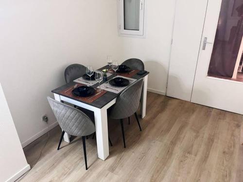 Logement entier chambre+salon + jardin & terrasse in 於利斯