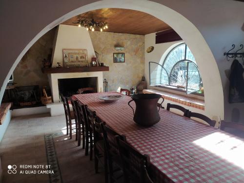 casale fucino monolocale, Ferienwohnung in Avezzano