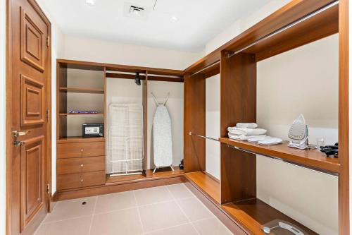 StoneTree - Luxurious 2 BR Apartment in Palm Jumeirah - image 4