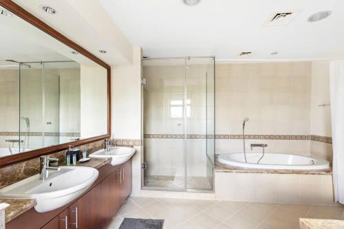 StoneTree - Luxurious 2 BR Apartment in Palm Jumeirah - image 8