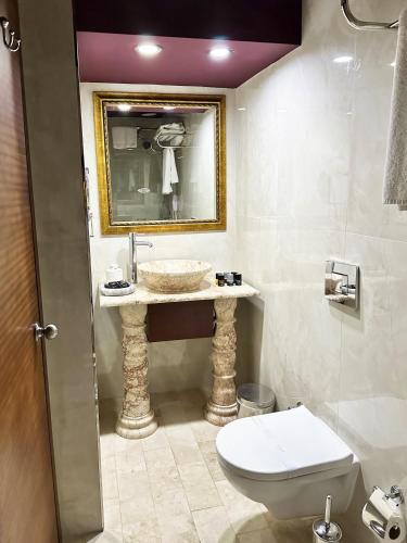 LAUR HOTELS Experience & Elegance LAUR HOTELS Experience & Elegance