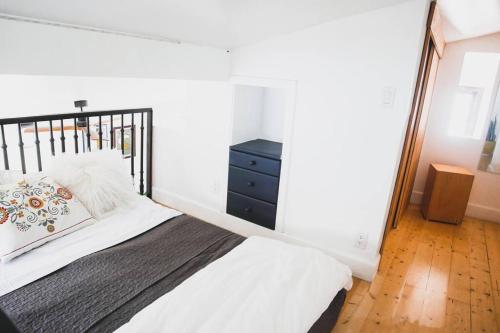 Sunny Studio Apartment in Mid-City/Korea Town LA in Los Angeles, USA