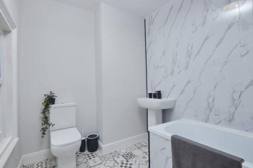 Comfortable Teesside House With On Street Parking