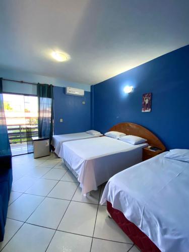 1 double bed, 2 twin beds