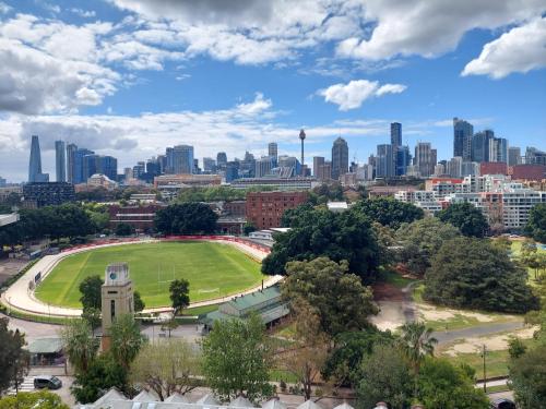 Sunny studio and the best view of the city, Glebe