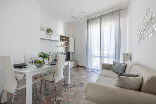 GuestHost - Pisa Quiet and Bright Flats with Balcony