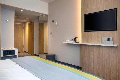 1 queen bed