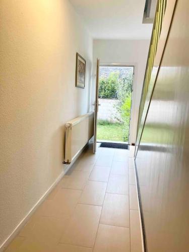 near Düsseldorf Messe and Airport, two Bedrooms, Parking, Kitchen and Garden