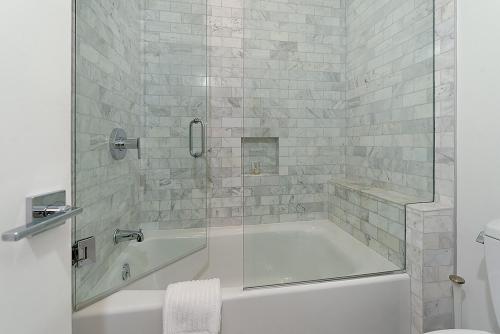 Independence Square 310, Chic, Remodeled Studio w/ Great Location in Aspen, A/C, & Kitchenette, Aspen (photo 10)