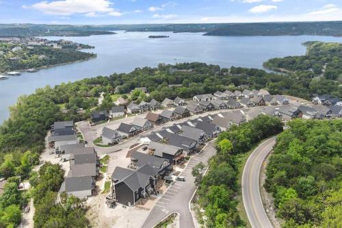The Lily Pad - 2 Pools, Playground, Lake Access & Pickleball! in Hollister, Vereinigte Staaten von Amerika