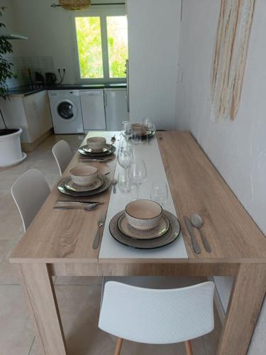 virtuve, Maison au cœur du Pic Saint Loup in Sainte-Croix-de-Quintillargues