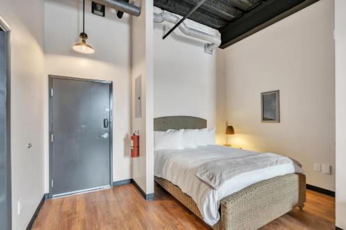 Hoppy Hideaway: Coastal Loft with a Brewery Twist thumb 2