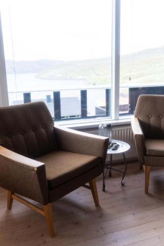 נוף, Cottage with stunning view of the sea and islands. in Hósvík