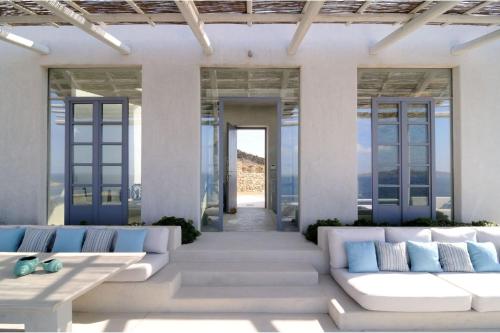 Luxurious Mykonos Villa 7 Bedrooms Villa Melianthe Private Infinity Pool and Astounding Sunset Sea Views Agios Ioannis