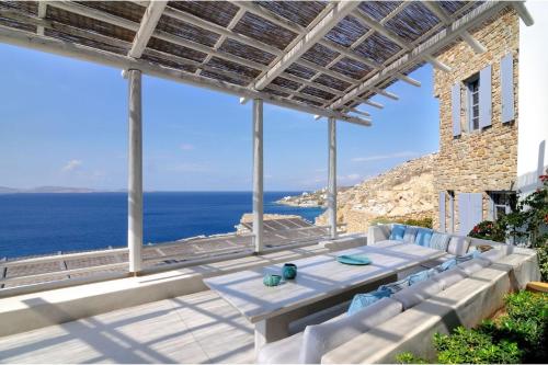 Luxurious Mykonos Villa 7 Bedrooms Villa Melianthe Private Infinity Pool and Astounding Sunset Sea Views Agios Ioannis