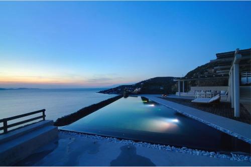 Luxurious Mykonos Villa 7 Bedrooms Villa Melianthe Private Infinity Pool and Astounding Sunset Sea Views Agios Ioannis