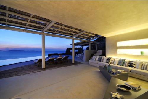 Luxurious Mykonos Villa 7 Bedrooms Villa Melianthe Private Infinity Pool and Astounding Sunset Sea Views Agios Ioannis