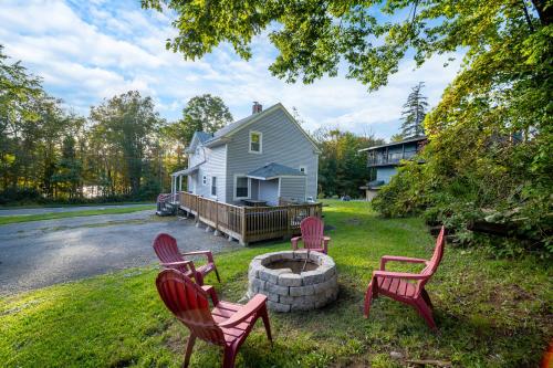 Catskills Cozy Farmhouse Getaway in Gilboa, USA