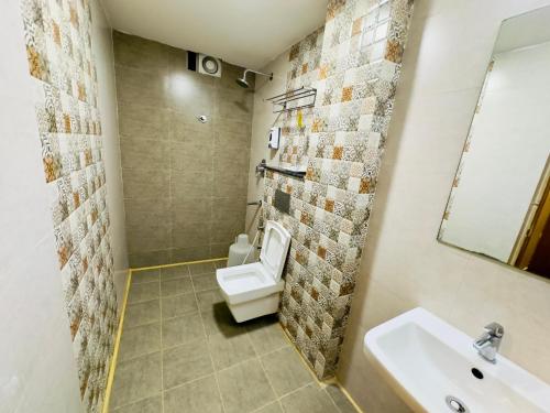 Sheraton Grande at Puratchi Thalaivar Dr MGR Central Railway Station – Chennai, IL