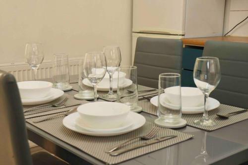 Stunning Guest House FREE WiFi &Parking in ฮันส์เลต คาร์