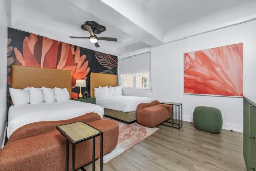 Two Double Beds image 9