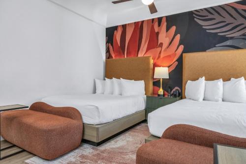 Two Double Beds image 8
