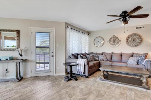 Lakefront Hot Springs Condo with Pool Access! in Hot Springs, USA