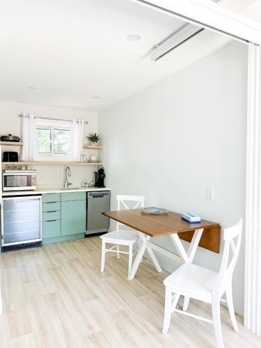 Oasis by the Bay Vacation Suites in Wasaga Beach (ON)