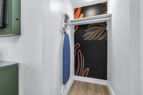 Two Double Beds image 3
