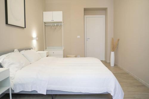 Casa Anna - spacious apartment in Turin center and Porta Nuova station - Tap to explore photos