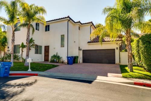 Beautiful LA Home with Hot Tub about 14 Mi to Hollywood!