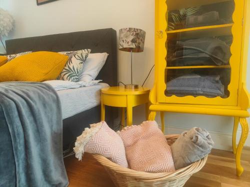 Self-contained flat, off street parking close to town and beach, Bournemouth (photo 6)