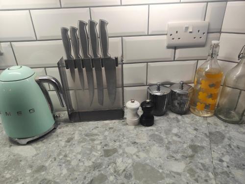 Self-contained flat, off street parking close to town and beach, Bournemouth (photo 8)