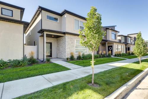 Inviting American Fork Home with Community Pool!