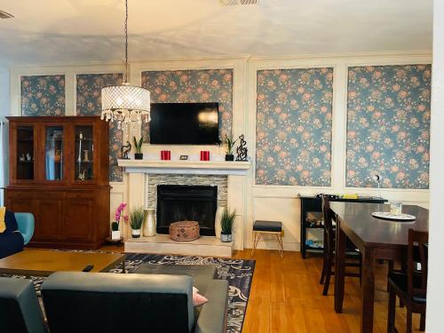 San Antonio Comfort 4 Bedroom 3 Bath home 5 Mins from Sea World in San Antonio, USA