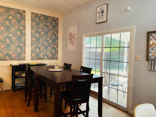 San Antonio Comfort 4 Bedroom 3 Bath home 5 Mins from Sea World in San Antonio, USA