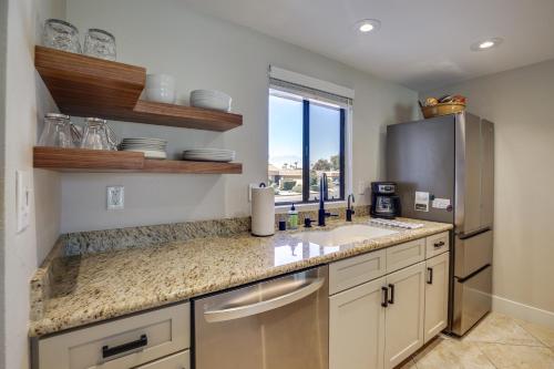 Luxury Palm Desert Condo with Patio on Golf Course! in Palm Desert, USA