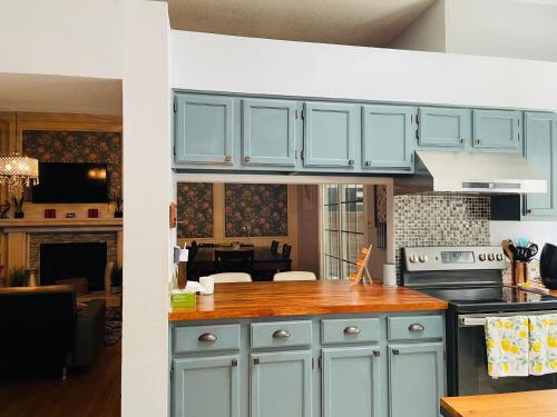 San Antonio Comfort 4 Bedroom 3 Bath home 5 Mins from Sea World in San Antonio, USA