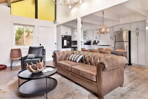 Tomeny Cabin- Relaxing Resort Chalet w/ Foosball