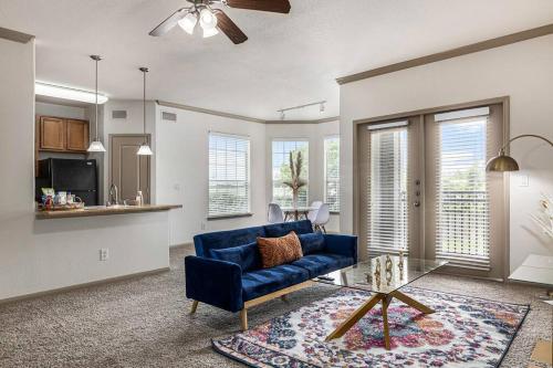 . Opuluxe 2BD/2BA Stylish Suites w/ Pool & Gym!