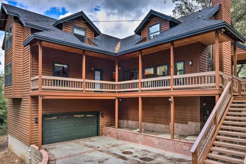 Spacious Pine Mountain Club Cabin with Fire Pit